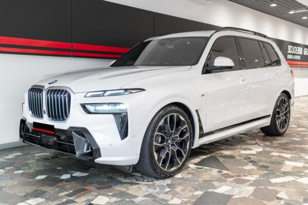 2023 BMW X7