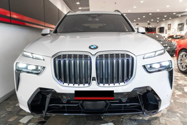 2023 BMW X7 - Image 2