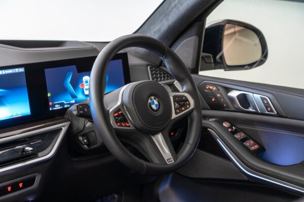 2023 BMW X7 - Image 6